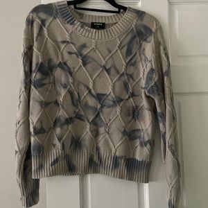 Sweater lightly worn perfect condition.